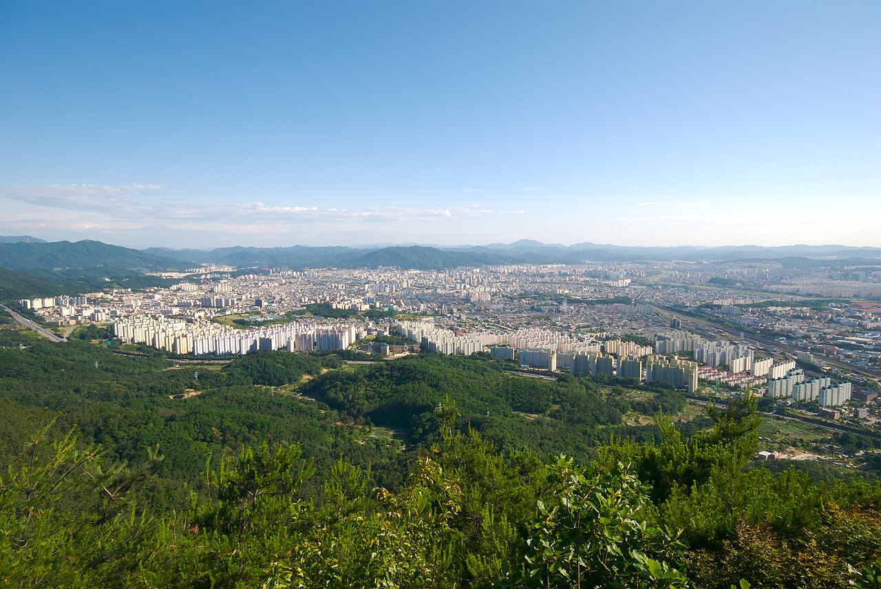 계족산에서 본 대전 남부 시가지