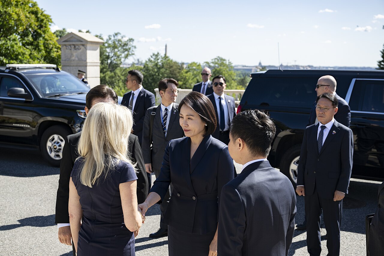 알링턴 국립묘지에 도착한 김혜경 여사