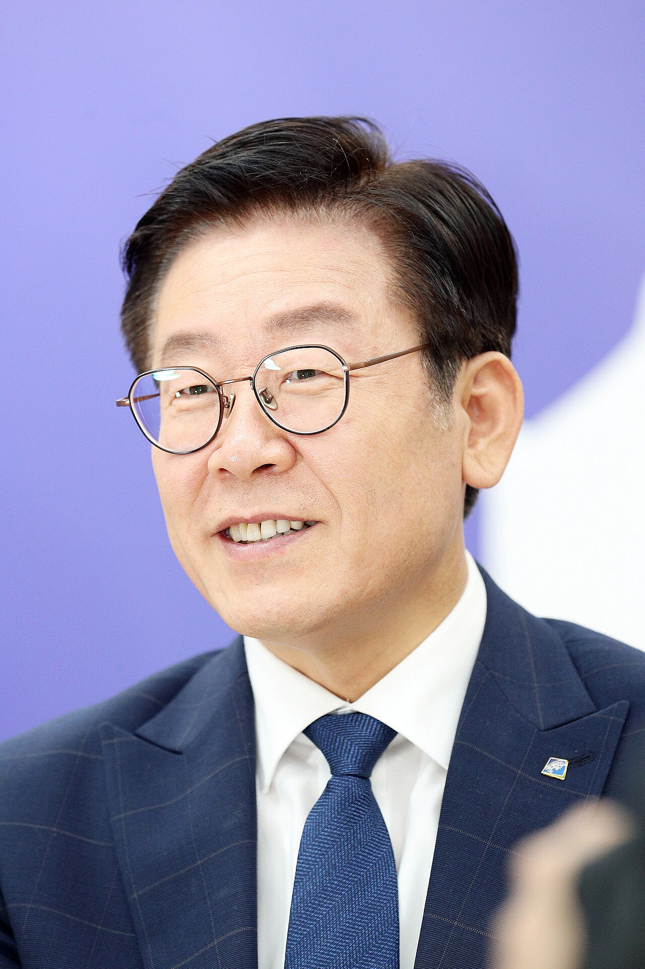 인터뷰 중인 이재명 경기도지사